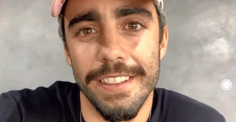 Pedro Scooby surge em programa de TV para explicar romance com modelo: ”A gente se gosta”