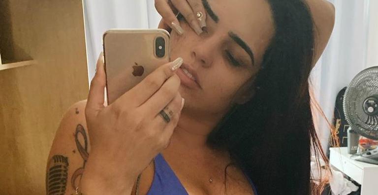 Após perder 20kg, Perlla exibe corpo escultural só de sutiã e calcinha