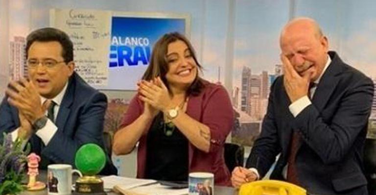 Renato Lombardi chora na TV após ouvir declaração da namorada