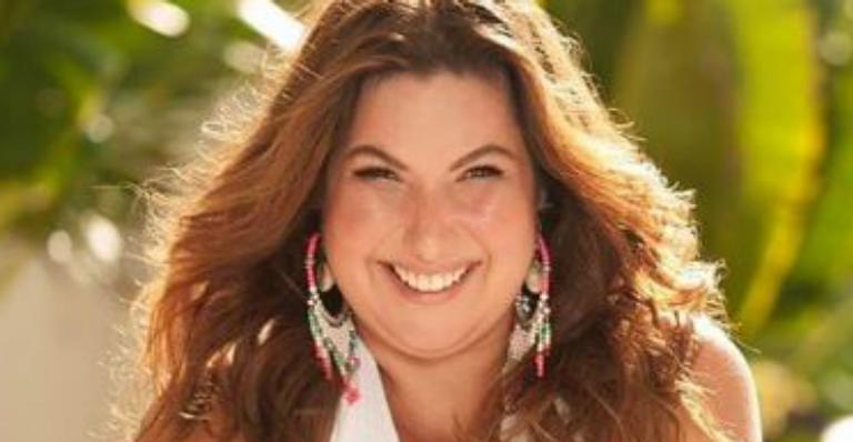 Mariana Xavier encanta seguidores em clique romântico ao lado do namorado
