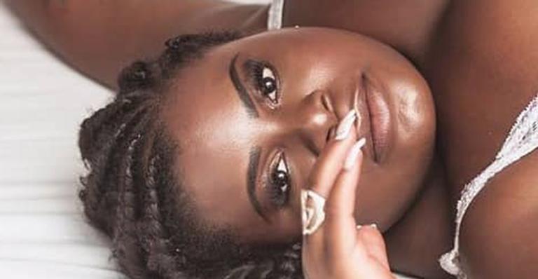 Na cama, Jojo Todynho sensualiza com look mínimo e eleva a temperatura nas redes