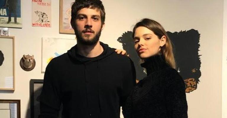 Laura Neiva fala a respeito de parto e revela quando a filha vai nascer
