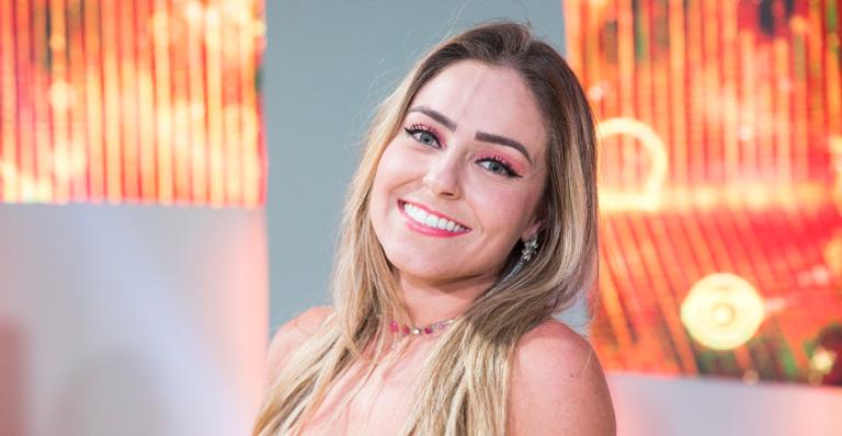 Paula von Sperling desabafa na web após criticarem sua voz e a chamarem de racista: ”Não sou obrigada”