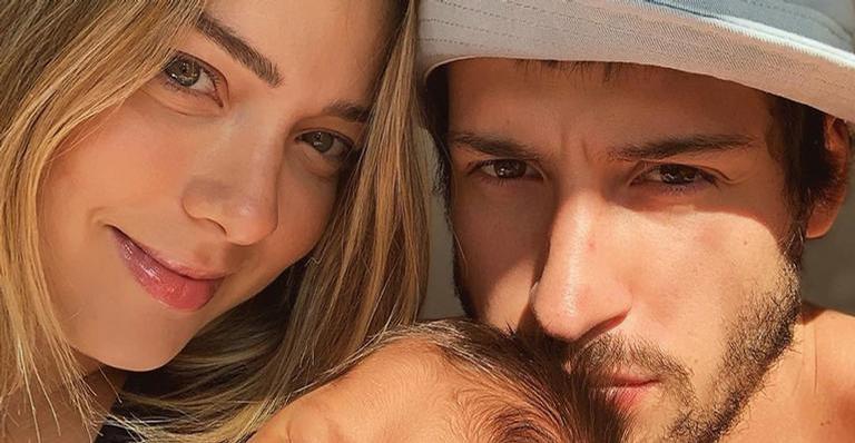 Vinicius Martinez comove fãs ao mostrar tatuagem em homenagem ao filho: ”Quanto amor”