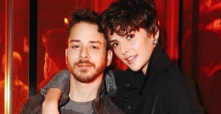 Esposa de Junior Lima leva o filho para último show do cantor com Sandy e comove web