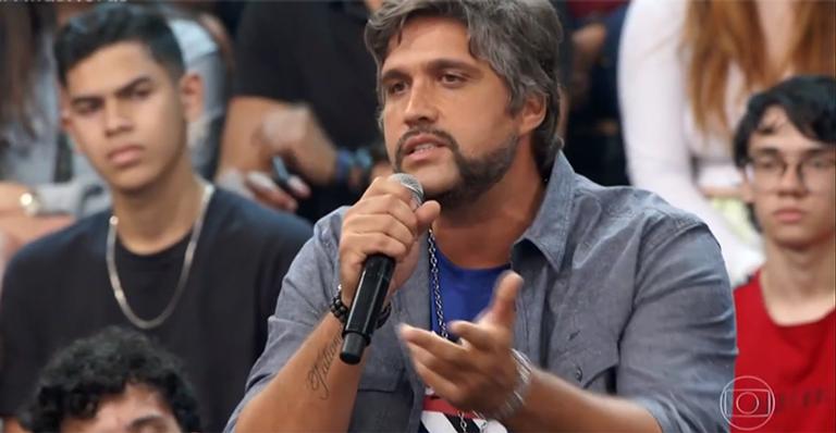 Leo Chaves abre o coração em programa de TV ao falar do irmão: ”Desgaste”