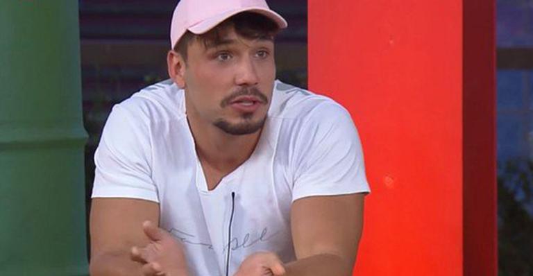 A Fazenda: Lucas Viana toca o sino, não deixa o reality e telespectadores ficam confusos