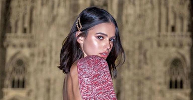 Bruna Marquezine renova o visual e surge com cabelão na web