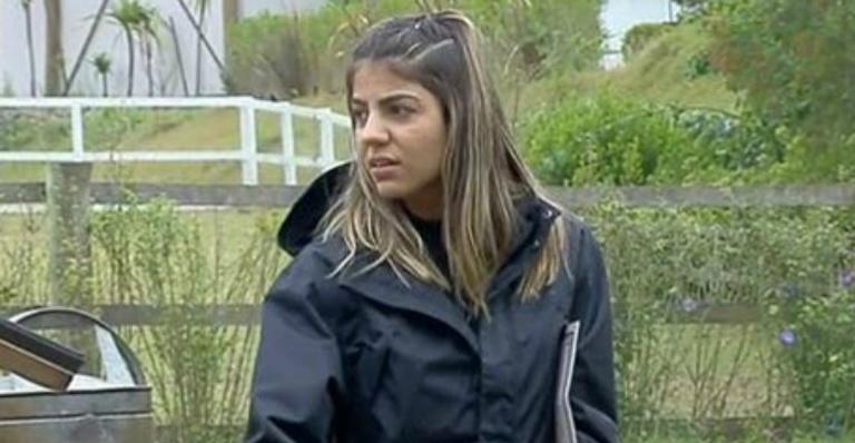 A Fazenda: Hariany suspeita de atitude de Lucas e dispara: ”Que louco”