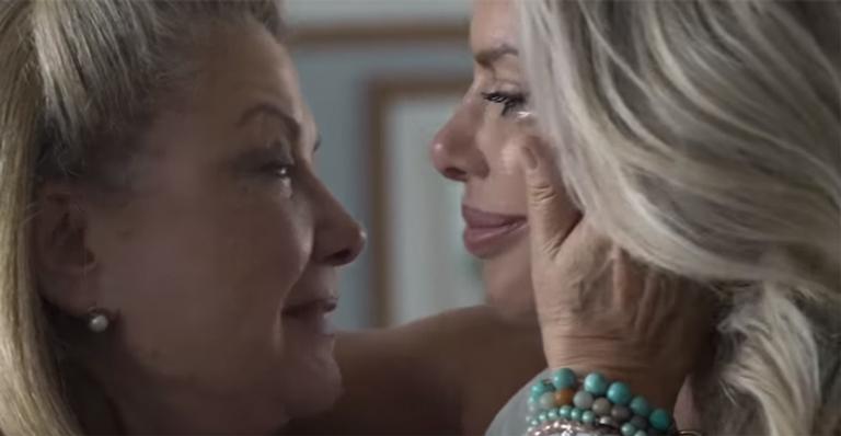 Karina Bacchi agradece apoio dos fãs após revelar drama: ”Vocês me emocionam”
