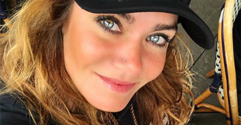 Longe da TV, Luize Altenhofen seduz os fãs com foto de bumbum à milanesa