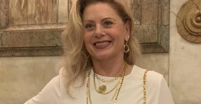 Aos 67 anos, Vera Fischer posa de maiô e revela corpo perfeito