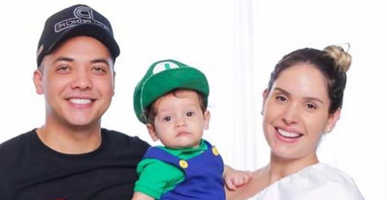Wesley Safadão flagra reação fofa de Dom ao experimentar suco de limão: ”Caretinha mais linda”