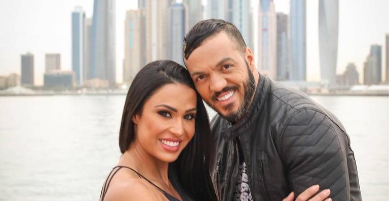 Belo recorda clique coladinho da esposa, Gracyanne e se diverte: ‘Quando eu tinha uma peruca’