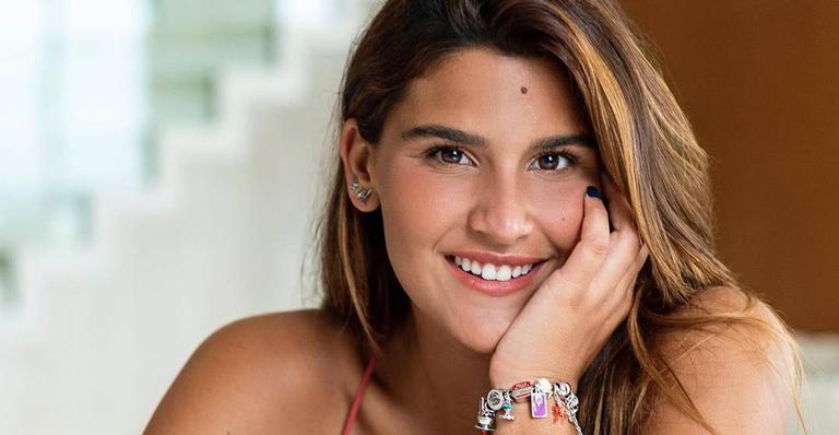 Giulia Costa mostra flexibilidade em aula de ioga: ‘Conhecendo meu corpo e alma’