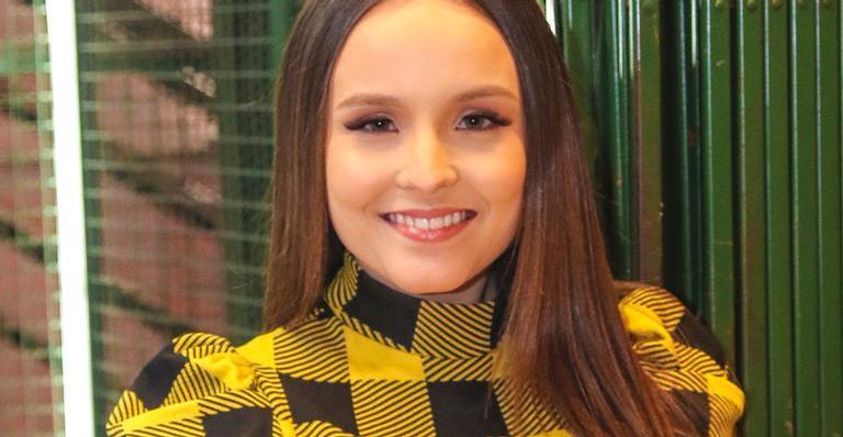 Larissa Manoela faz primeira aparição após passar por cirurgia