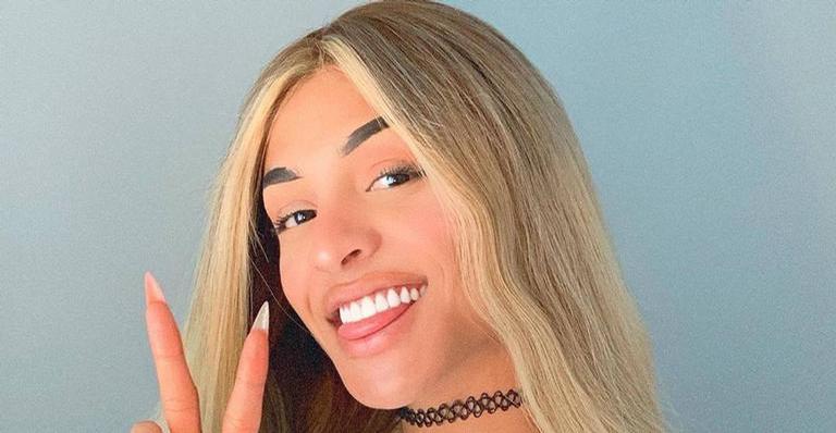 Pabllo Vittar põe pernas pra jogo em foto ousada e recebe chuva de elogios