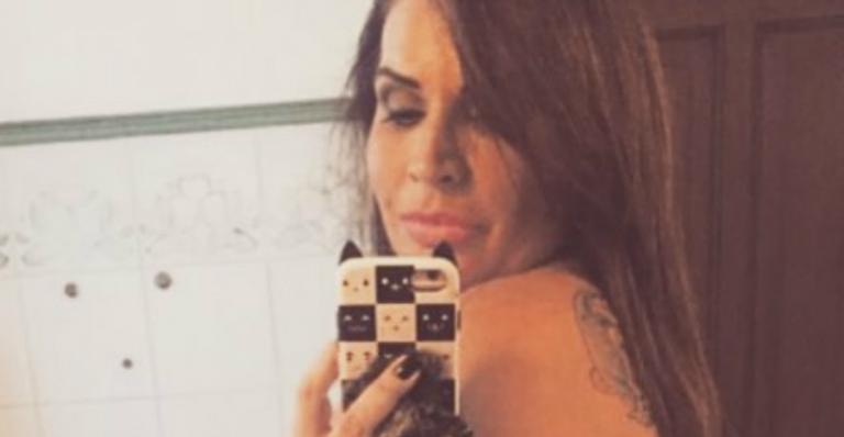Aos 45 anos, Solange Gomes faz topless, deixa seios aparecerem e recebe elogios: ”Dá caldo”