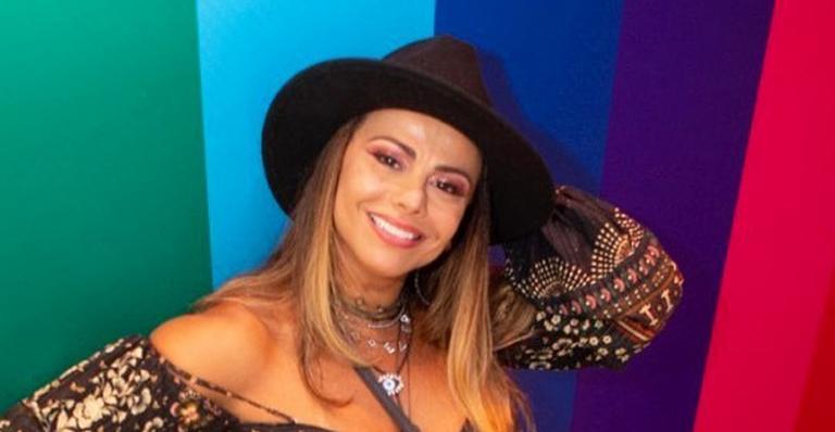 Homenagem! Viviane Araújo é imortalizada em miniatura perfeita como Rainha de Bateria