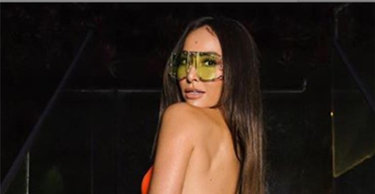 Sabrina Sato sensualiza ao usar vestido ousadíssimo