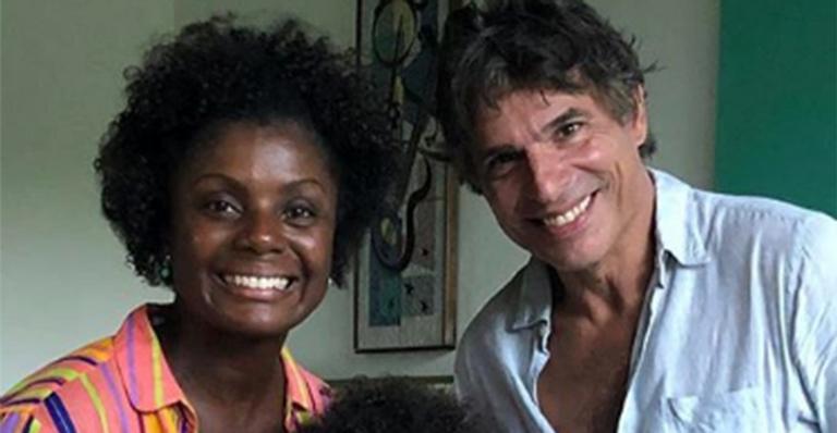 Filha caçula de Olivier Anquier esbanja fofura em evento do pai