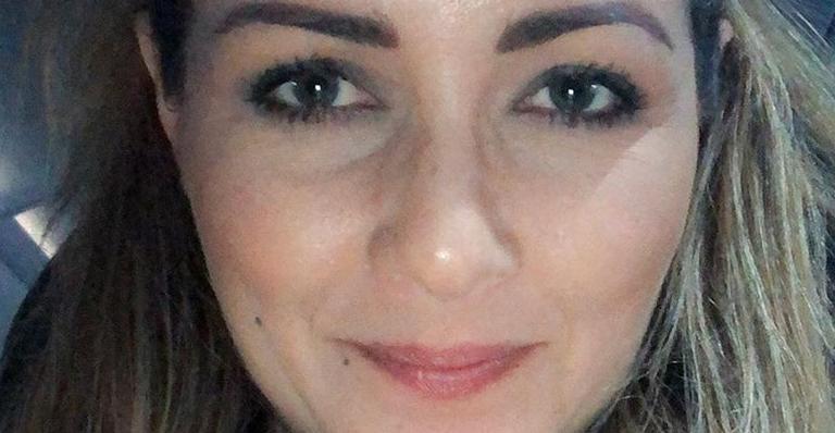 Nana Gouvea exibe papel do divórcio e comemora fim do casamento: ”Finalmente”