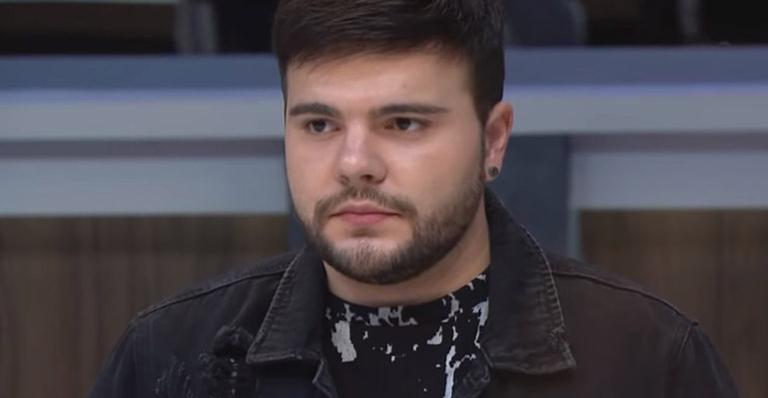 Colunista da Band sofre ataque homofóbico e rebate: ‘Vamos resistir!’