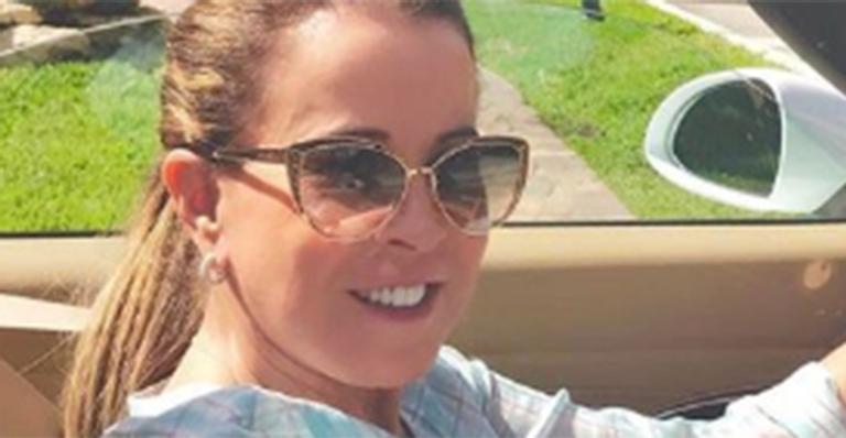 Zilu Camargo surge poderosa digirindo carrão de luxo e manda recado misterioso