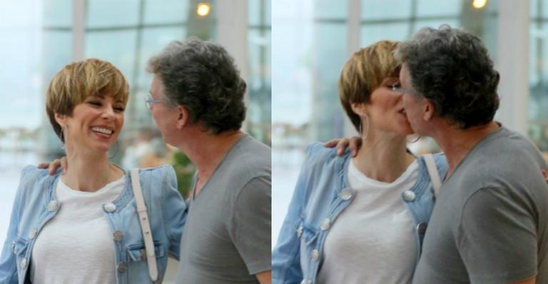 Ana Furtado e Boninho são clicados em clima de romance durante passeio