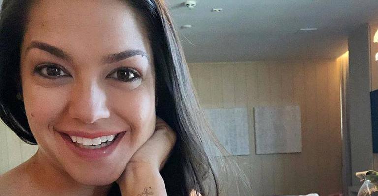 Thais Fersoza volta a ser criança ao se divertir no escorregador: ‘Sempre sinto friozinho na barriga’