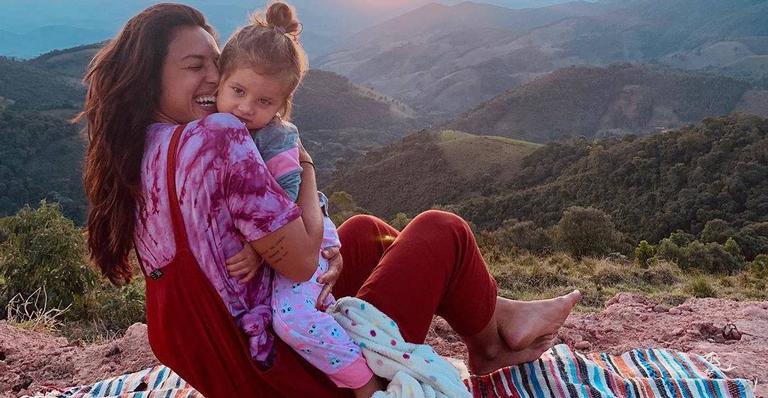 Yanna Lavigne enche a web de fofura ao clicar a filha, Madalena tomando sorvete