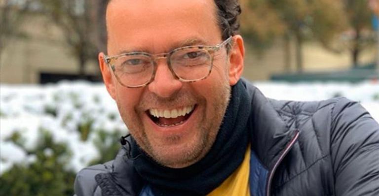 Fernando Rocha faz rara aparição com a esposa e beleza dela rouba a cena