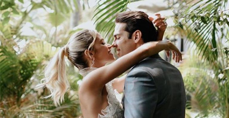 Kaká e a noiva fazem almoço pré-casamento e surgem deslumbrantes