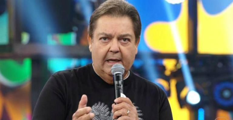 Faustão xinga funcionário durante ‘Domingão do Faustão’: ”Imbecil”