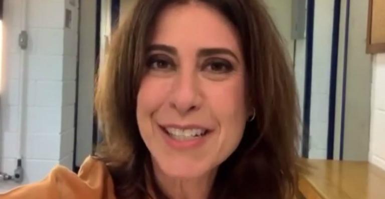 Discreta, Fernanda Torres faz rara aparição com filho caçula no Rio de Janeiro