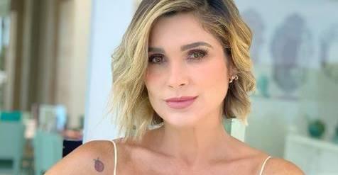 Flávia Alessandra quebra boneca da filha e as duas se divertem: ”Assassinato”