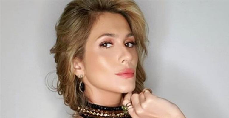Sem sutiã, Lívia Andrade seduz ao usar vestido com transparência