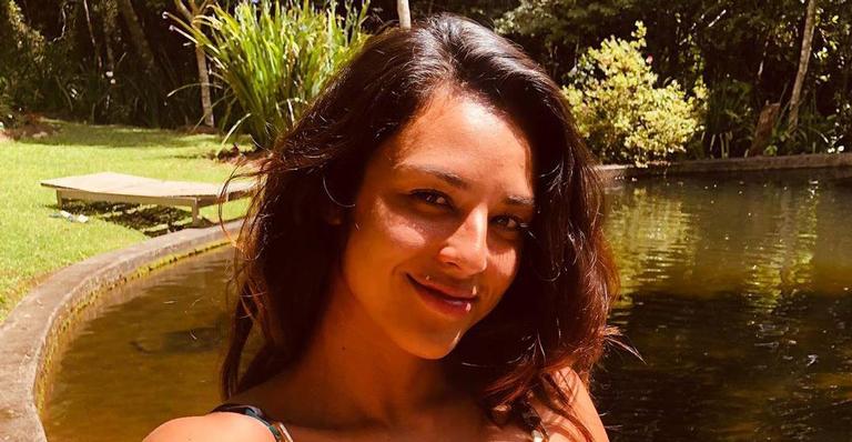 Yanna Lavigne flagra a filha orando e não se aguenta com a fofura da pequena: ‘Paz em oração’