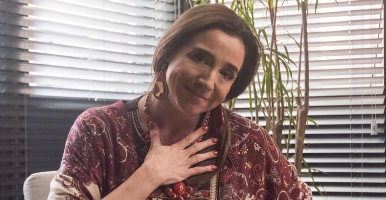 Bom Sucesso: Marisa Orth vive picareta contratada para consertar ‘casal problema’