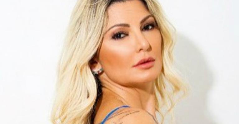 Em semana polêmica, Antonia Fontenelle posa de cara lavada e impressiona: ”Cala a boca e me beija”