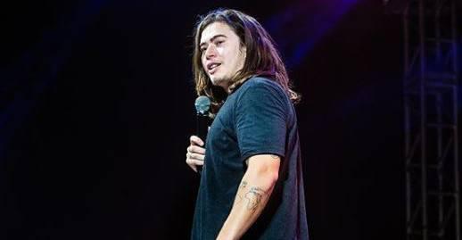 Whindersson Nunes se emociona ao falar sobre fortuna que conquistou: ”Parecia impossível”