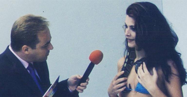 Lembra dela? Eterna musa da ‘Banheira’ reaparece para prestar homenagens para Gugu