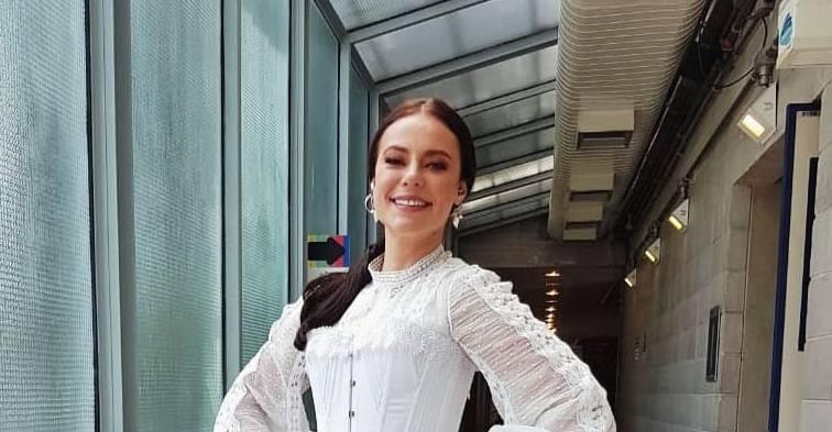 Paolla Oliveira posa com a diretora de ‘A Dona do Pedaço’ e agradece: ‘Que honra’