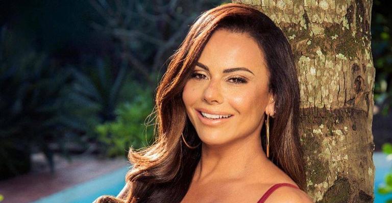 Viviane Araújo posa linda de lingerie, ostenta a boa forma e seguidores elogiam