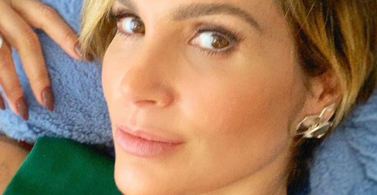 De top e shortinho, Flávia Alessandra faz pose ousada e atrai atenção: ”Impactado”