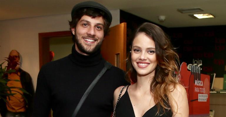 Laura Neiva mostra a primeira foto da filha com Chay Suede