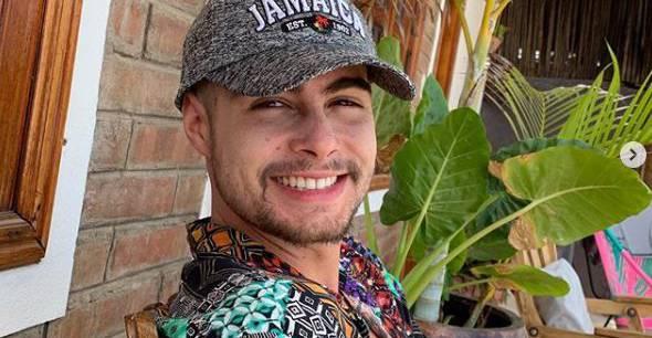 Pai de Rafa Vitti compartilha momento do ator com a filha e se derrete: ”Orgulho”