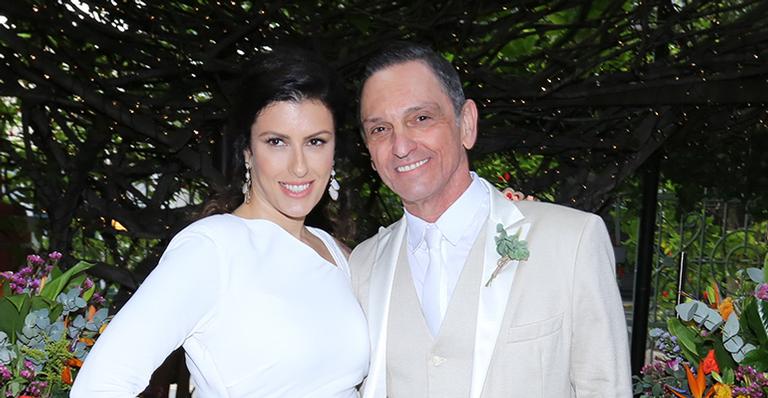 Paulo Miklos se casa com Renata Galvão em cerimônia neste domingo