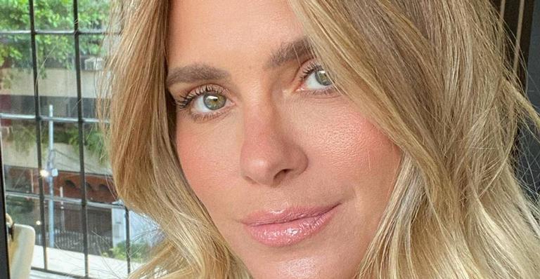 Carolina Dieckmann recorda clique com a mãe e desabafa: ‘O tempo às vezes melhora, às vezes sufoca’