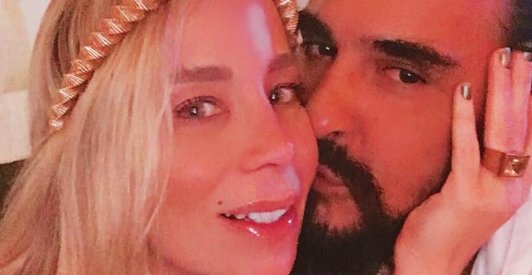Discretos, Danielle Winits e André Gonçalves comemoram três anos de casamento: ”Explosão de amor”